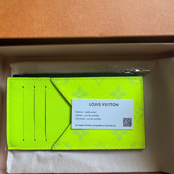 Louis Vuitton Coin Card Holder Wallet
Neon Yellow - Picture 8 of 16